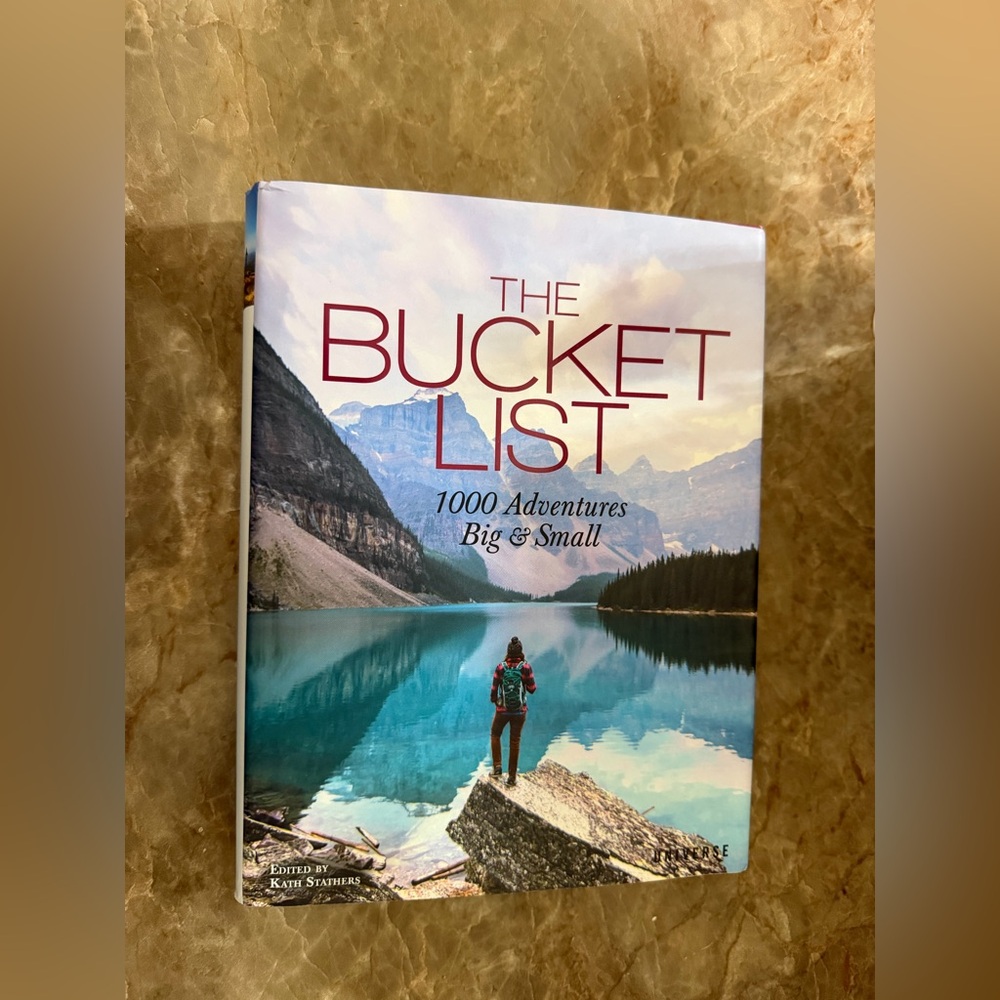 The Bucket List: 1000 Adventures Book vacation book,‎ visit, sights